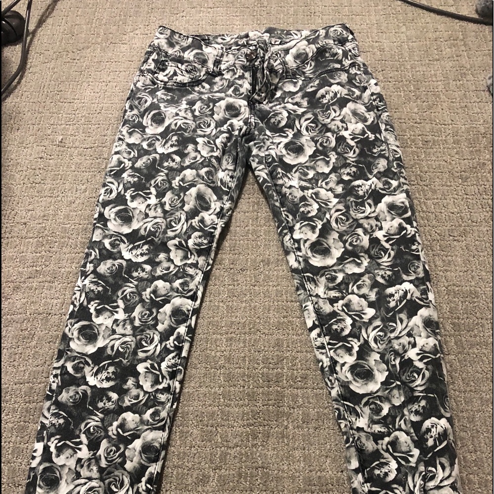 Seven7 Jeans gray floral print